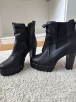 Schwarze Winterstiefeletten mit Absatz, Grösse 39  Top!