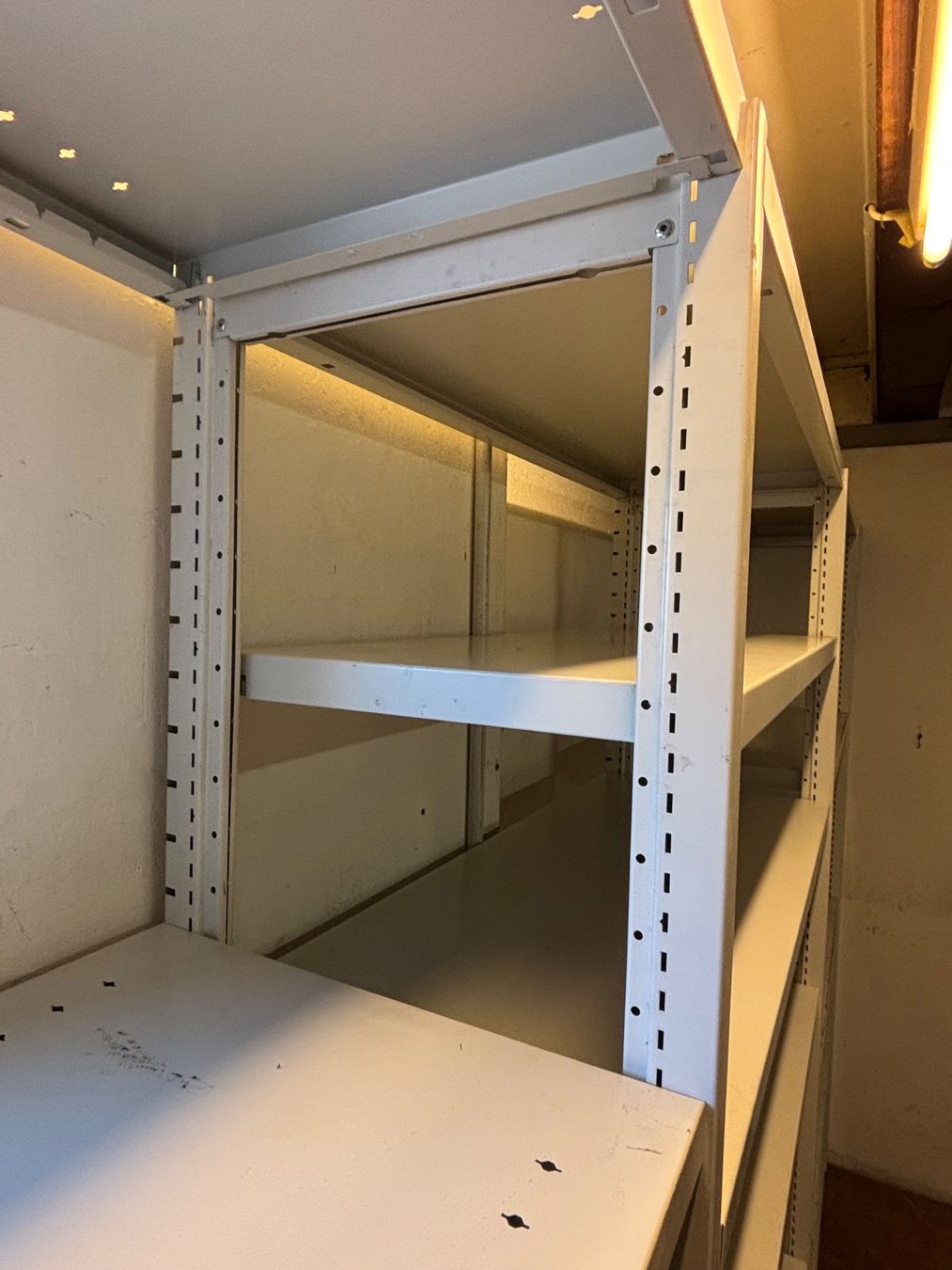 Regale: Metallregale – Gebraucht aus Egerkingen von Jung-Unternehmer 3