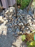 Steine Garten Flusssteine rund grosser Haufen