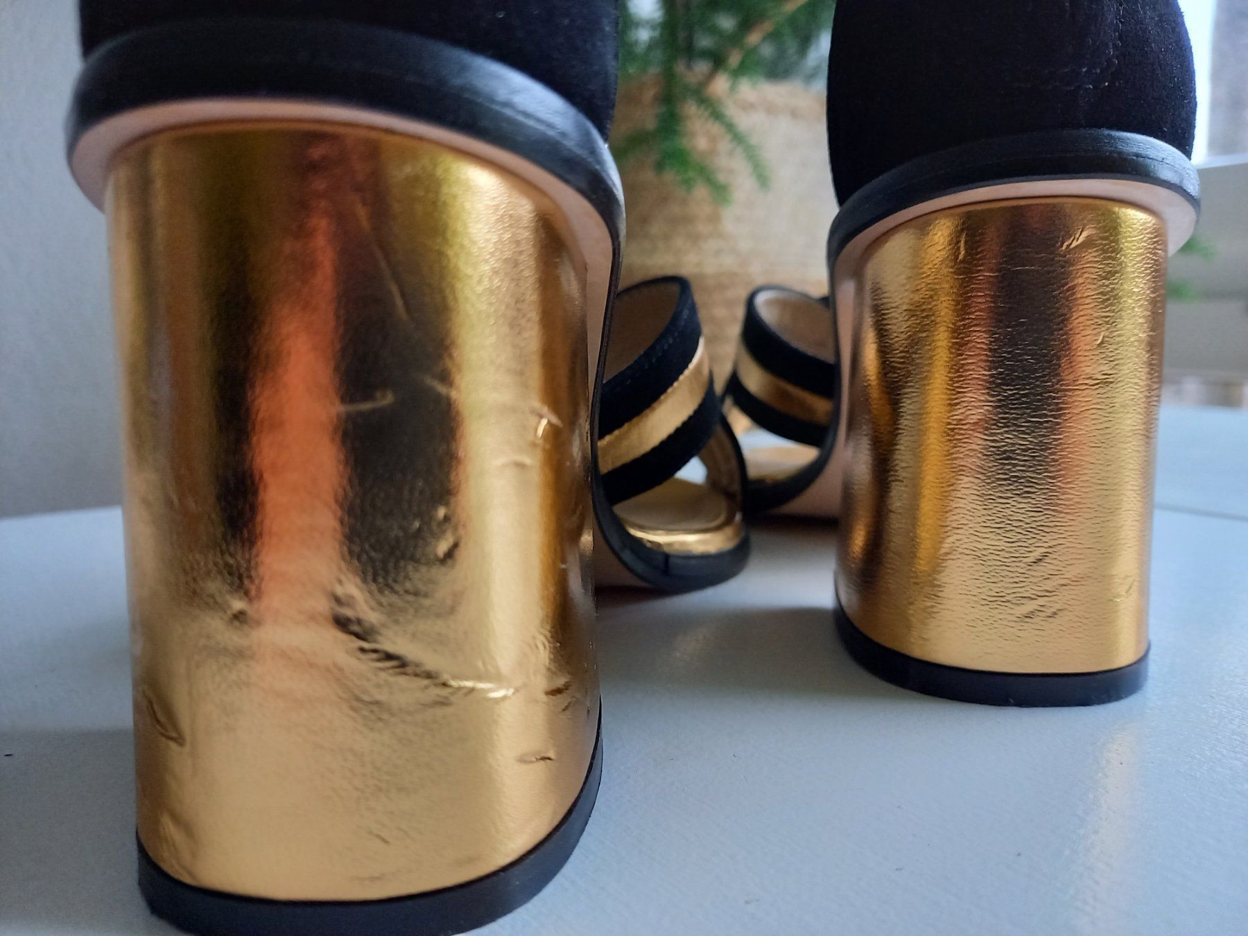 Scarpe da donna: Stilettos BCBGMAXAZRIA schwarz/gold – Usato da Volketswil venduto da ronbons 7