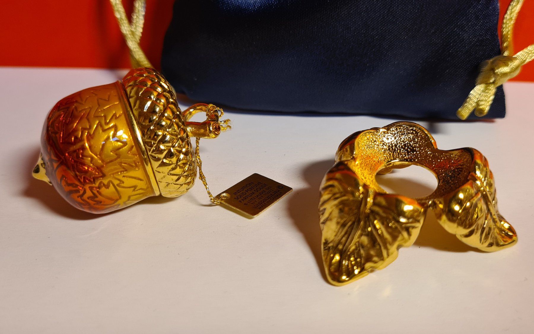 Estée Lauder Profumi & Eau de Toilette: Estée Lauder INTUITION ACORN AMULET – Usato da Steinmaur venduto da TobiasKern 3