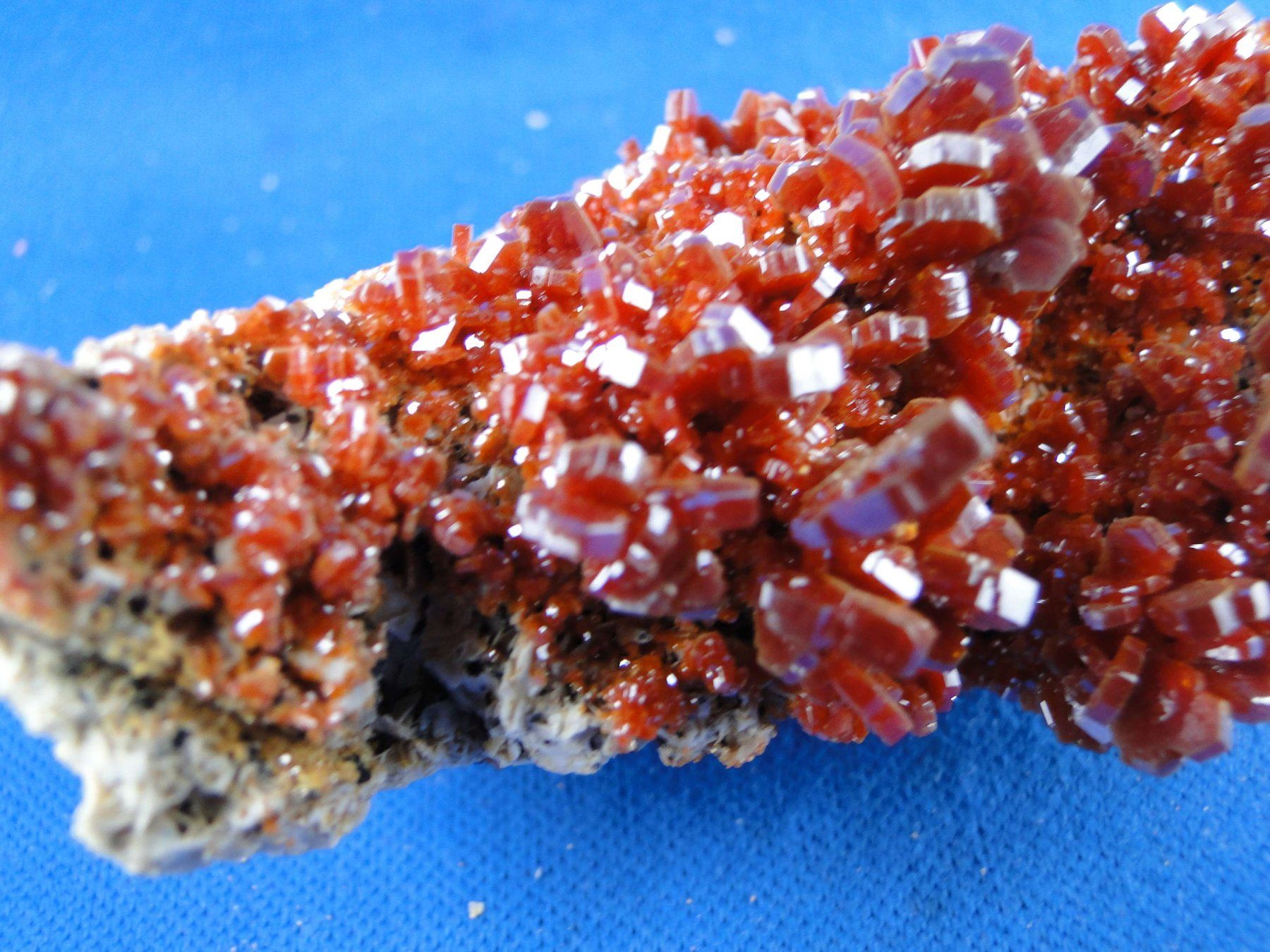 Mineralien & Heilsteine: Vanadinit – Gebraucht aus Schinznach Bad von Demerald 1