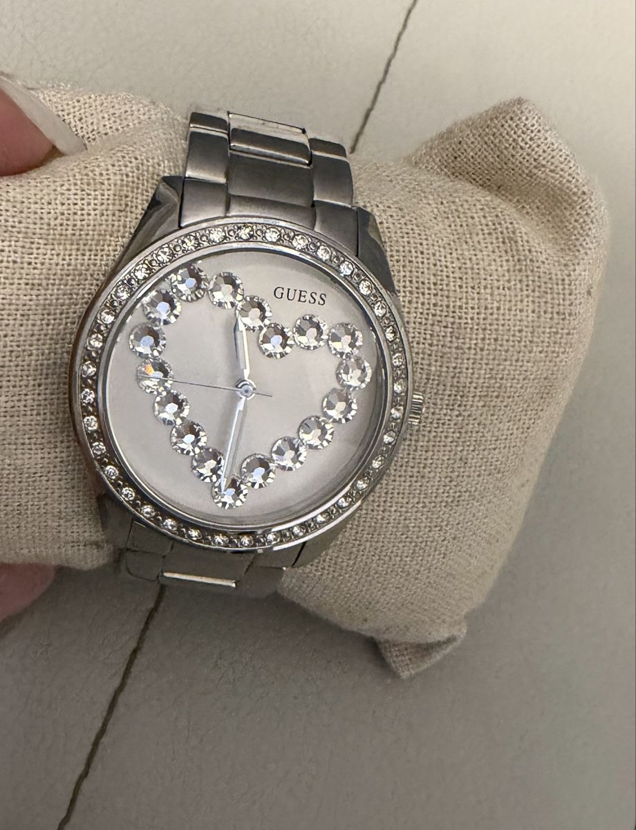 Guess Montres: Montre guess  – D'occasion à Sion par tat_f2px 1