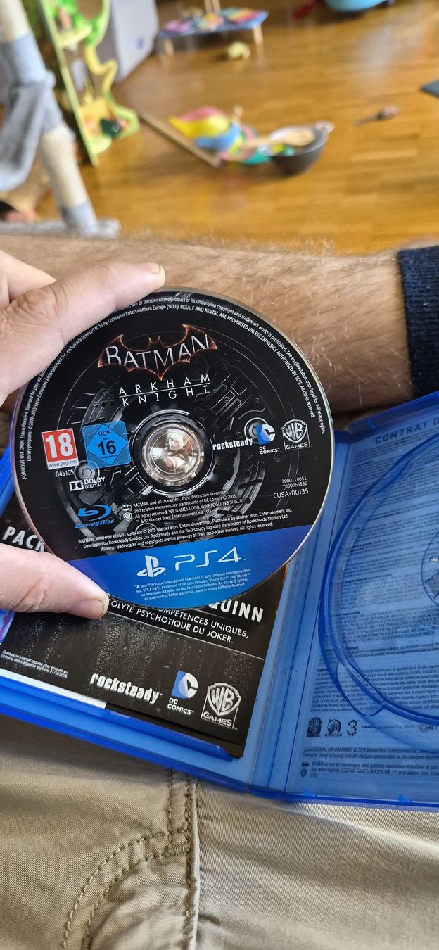 Sony Giochi: Jeu PS4 Batman Arkham Knight  – Nuovo (secondo la descrizione) da Gland venduto da JeromeR. 3