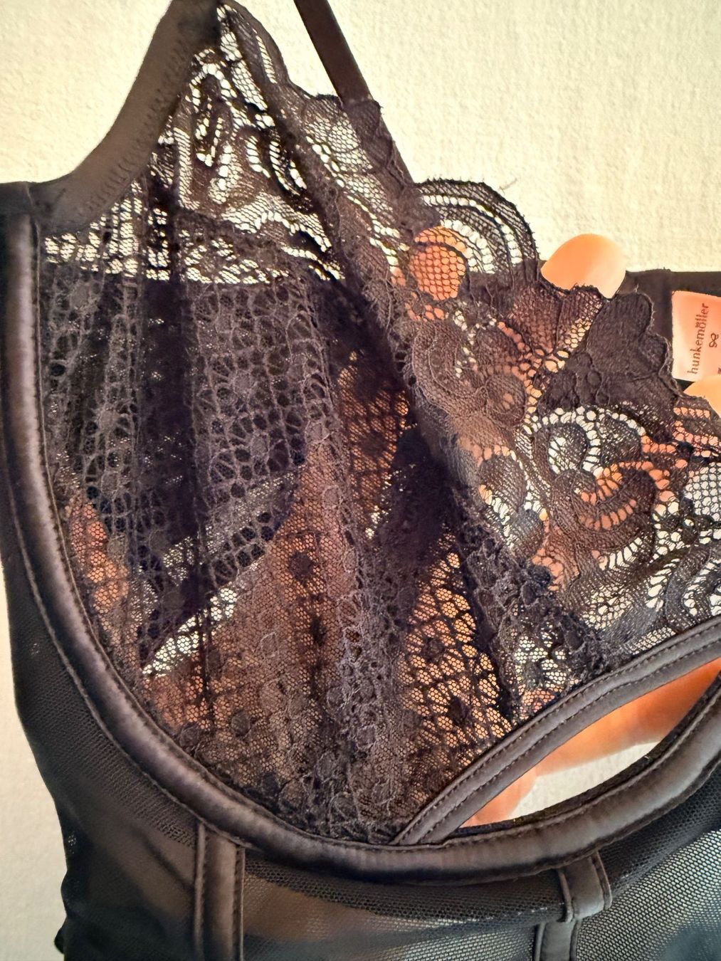 Hunkemöller Sonstige Unterwäsche: HUNKEMÖLLER, String-Body, Grösse 85D, Farbe Schwarz – Neu und originalverpackt aus Rudolfstetten von gst_g7xl 1