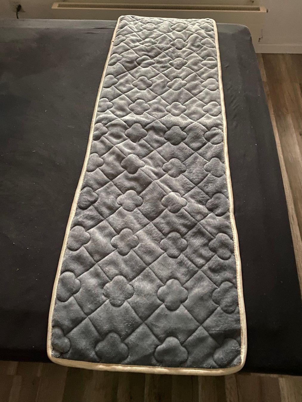 Biancheria da letto: Bettläufer  145 x 44 cm. grau – Nuovo (secondo la descrizione) da Allenwinden venduto da Obalu 1