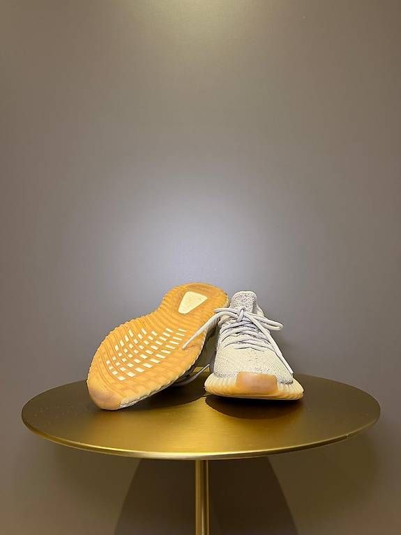 Scarpe da uomo: Yeezy Boost 350 V2 "Sesame" – Usato da Langnau i. E. venduto da dis_tc9q 1