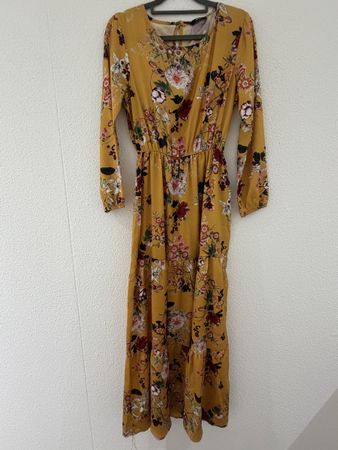 Akè Italy Maxikleid Gr. 42 – Blumenmuster – Senfgelb