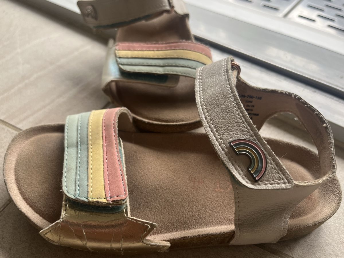 Next Scarpe per ragazze: Charming Rainbow Sandals for Summer Adventures, Size 13 Todd – Usato da Turgi venduto da SvetlaM
