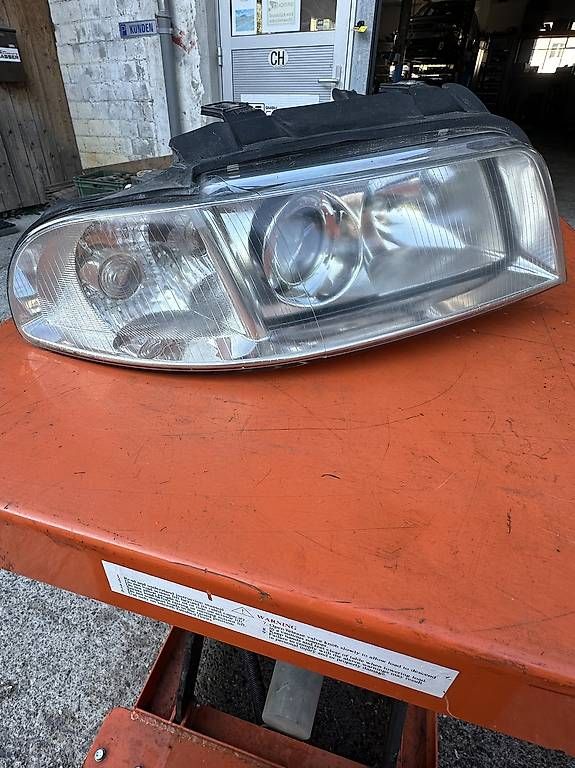 Fari: AUDI A4 b5 schweinwerfer  – Usato da Oetwil am See venduto da CarParts 1