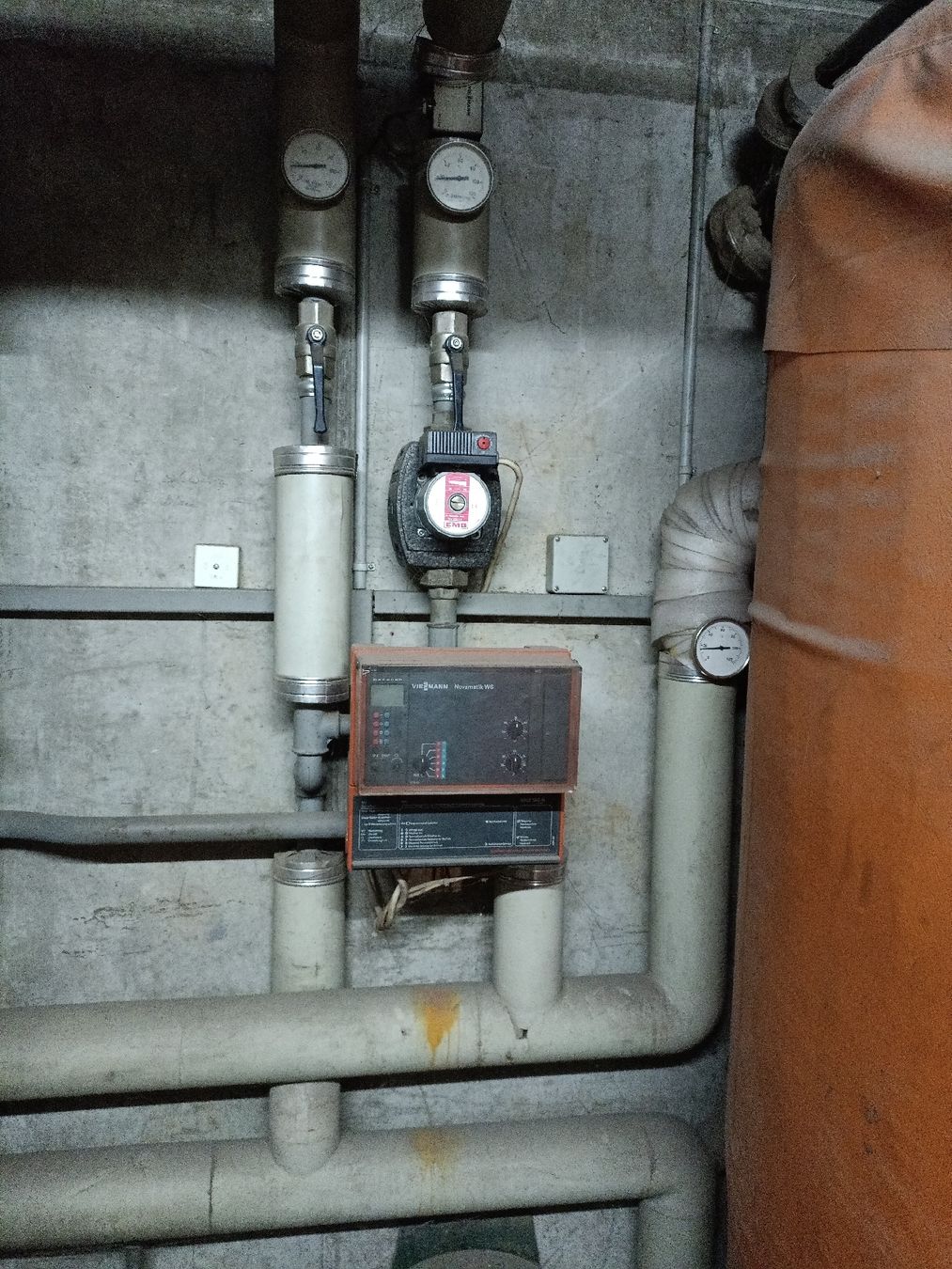 Radiatori: stückholzheizung Unical – Usato da Ganterschwil venduto da rob_5pd6 1