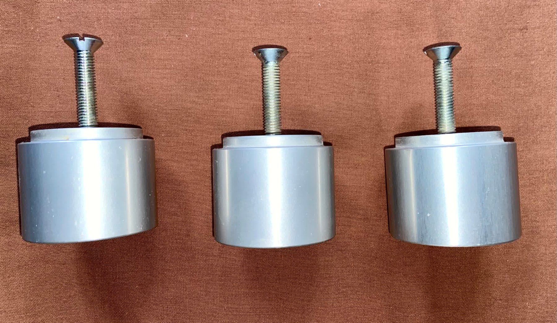 Ferramenta: 3 Möbelgriffe, Metall, Top Zustand – Usato da Reinach AG venduto da e5734h