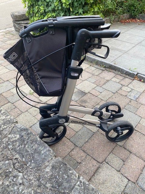 Ausili per la deambulazione: Praktischer kleiner Rollator Gemino 30 – Usato da Bürglen TG venduto da Nobi99 5
