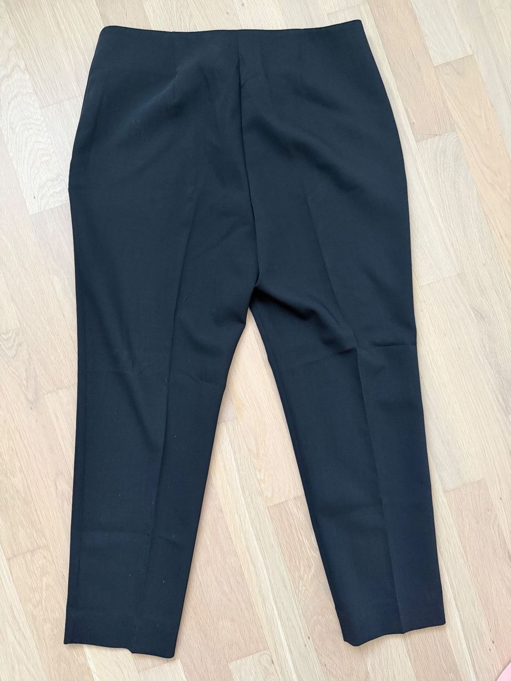 Cos Pantalons: COS Hose schwarz Gr. 44 Wolle – D'occasion à Itingen par Granini_93 2