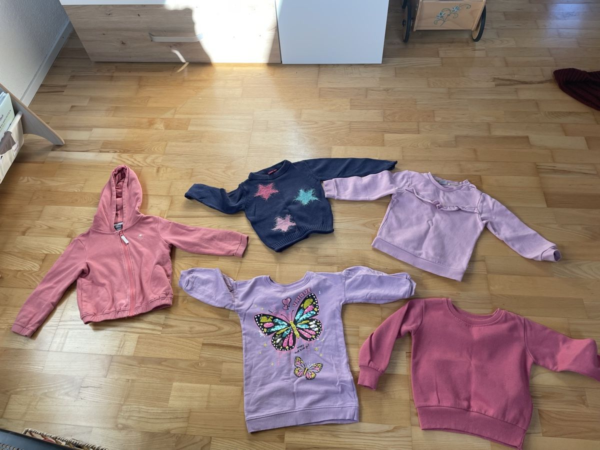 Pulls et sweat-shirts: Pullover Paket – D'occasion à Full-Reuenthal par Mimi_1986