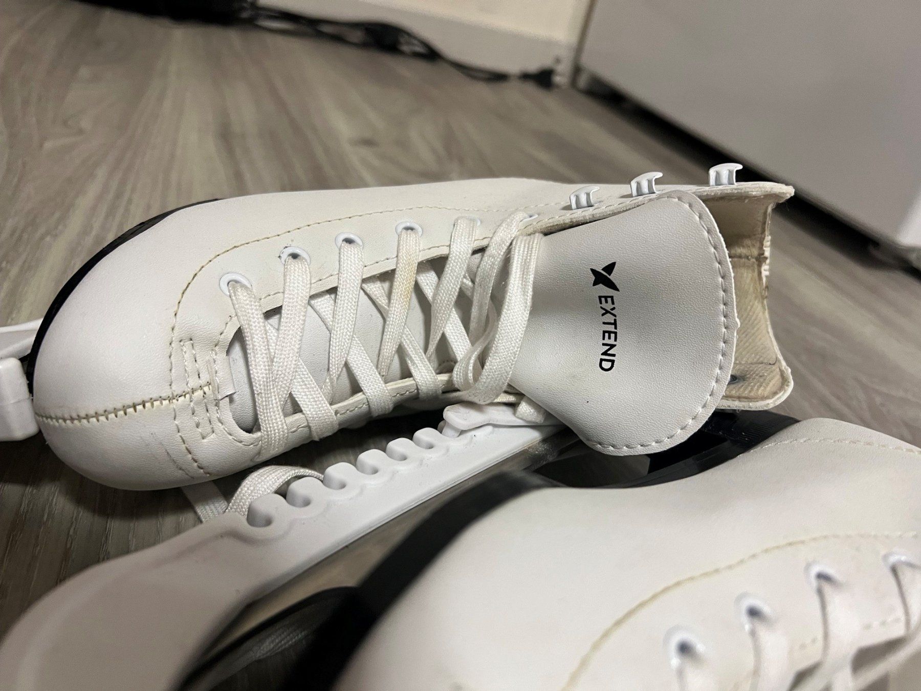 Schlittschuhe: Schlittschuhe Damen Grösse 35 – Gebraucht aus Bülach von Telemani 1