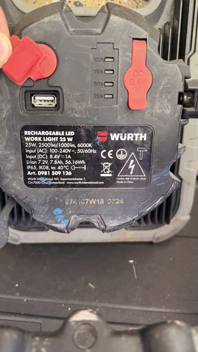 Würth Lampade: Lampe LED de chantier rechargeable Würth  – Usato da Rebeuvelier venduto da Rikinette8789 3