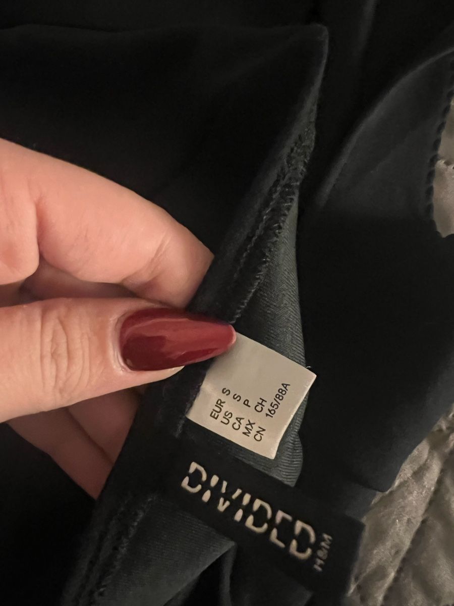 H&M Top: Top h&M – Nuovo (secondo la descrizione) da Embrach venduto da lar_nlf5 2