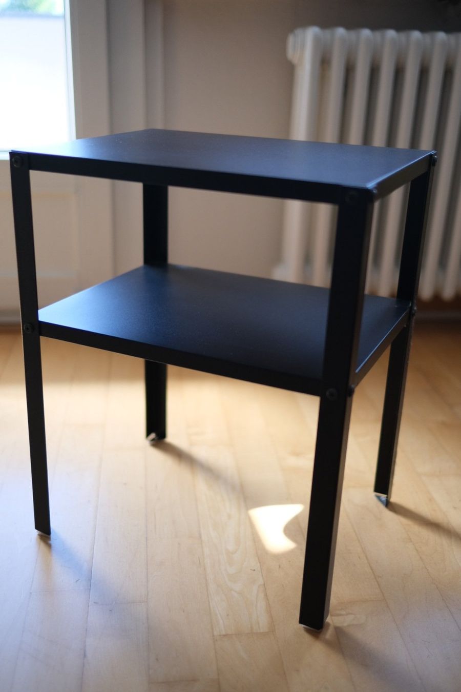 Ikea Comodini: KNARREVIK Ablagetisch / Nachttisch – Usato da Zürich venduto da Scorten 1