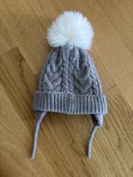 Wintermütze mit Bommel grau Strick
