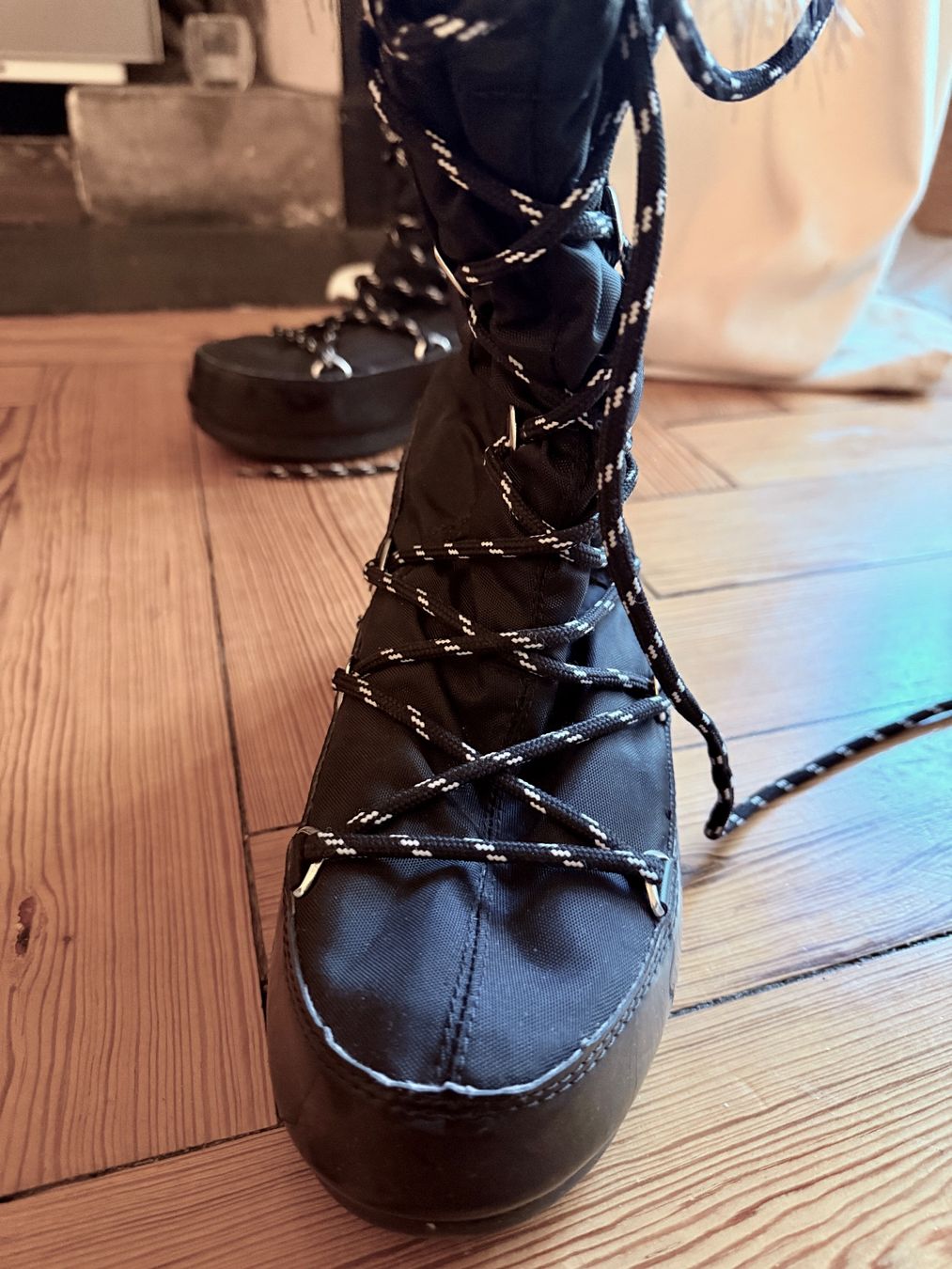 Moon Boot Scarpe da donna: Schwarze MOONBOOTS mit Kunstpelz – Nuovo (secondo la descrizione) da Genève venduto da mar_g5r2 4