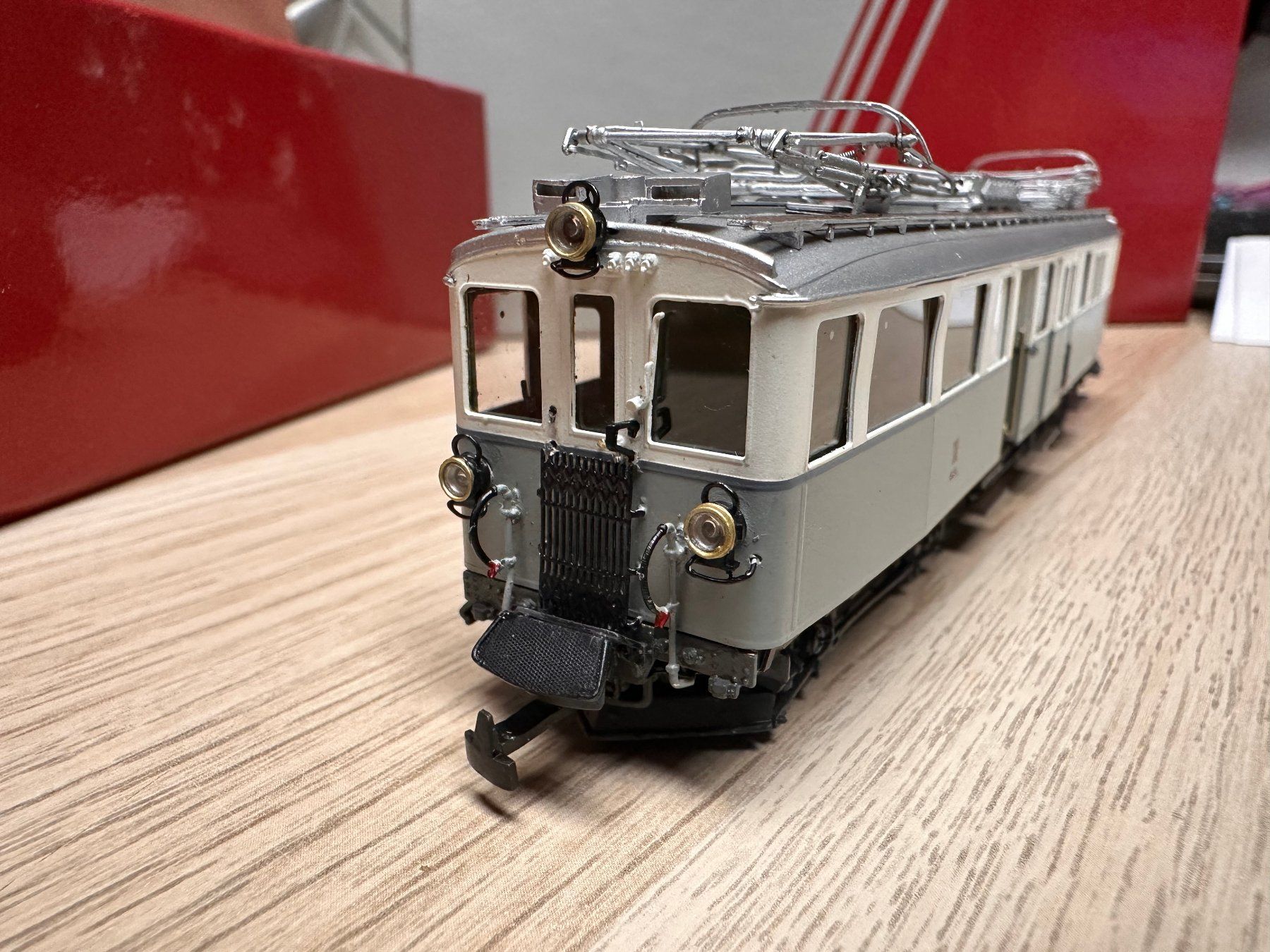 Lemaco Modellini di ferrovie: Lemaco - MOB CFZe 4/4 27 in Crème-Grau – Usato da Domat/Ems venduto da mmx4001 4