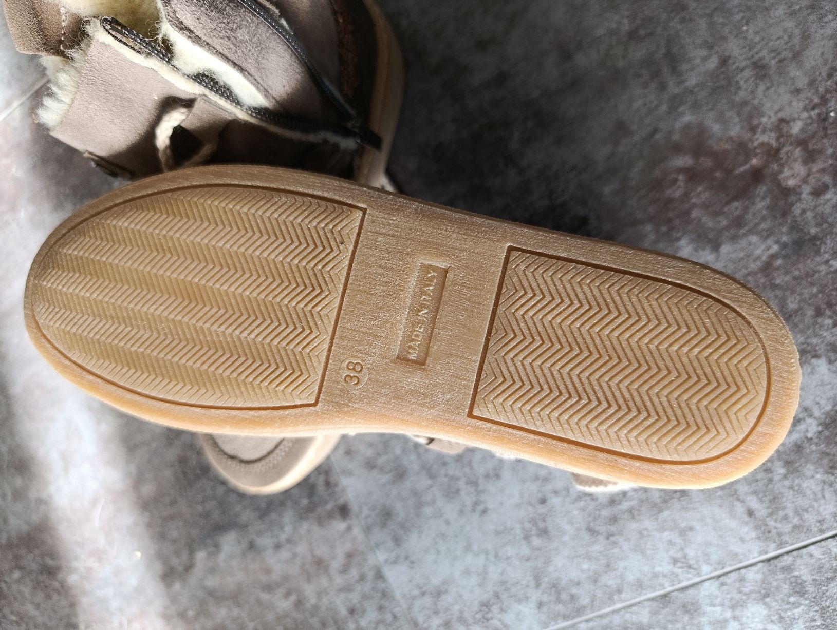 Guess Damenschuhe: NEUE Guess Winterschuhe – Neu (gemäss Beschreibung) aus Strengelbach von Cbrughelli 3
