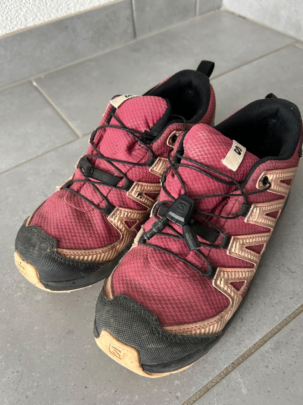 Salomon Schuhe für Mädchen: Turnschuhe Salomon gr 35 – Gebraucht aus Romont FR von perrno