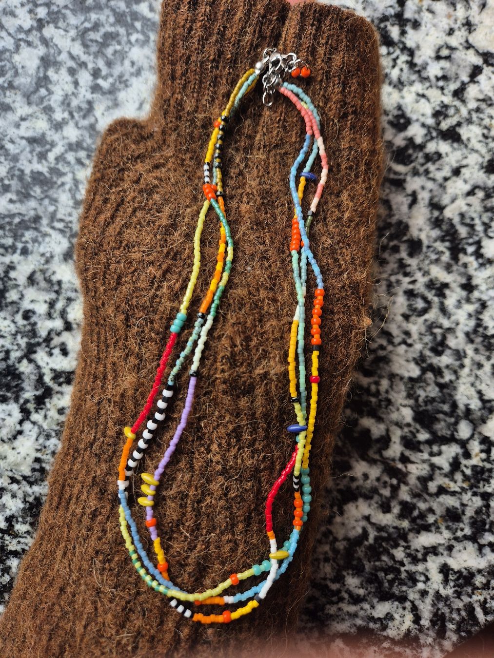 Catenine: Bunte Halskette mit Rocaillesperlen, Ethno, Hippie, Retro – Nuovo (secondo la descrizione) da Niederdorf venduto da frau.patchouli