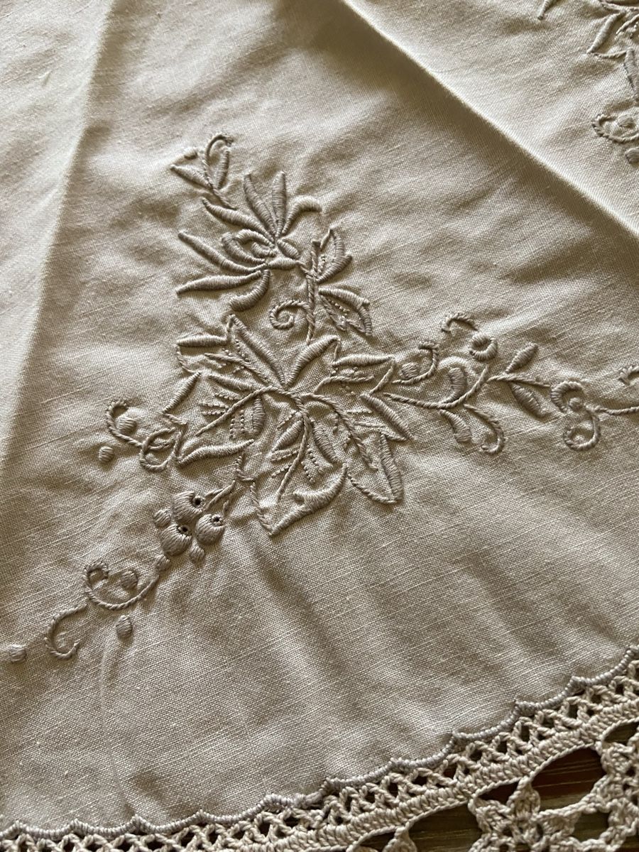 Autre linge de table: Spitzen Tischdecke – D'occasion à Düdingen par Reconflo 4