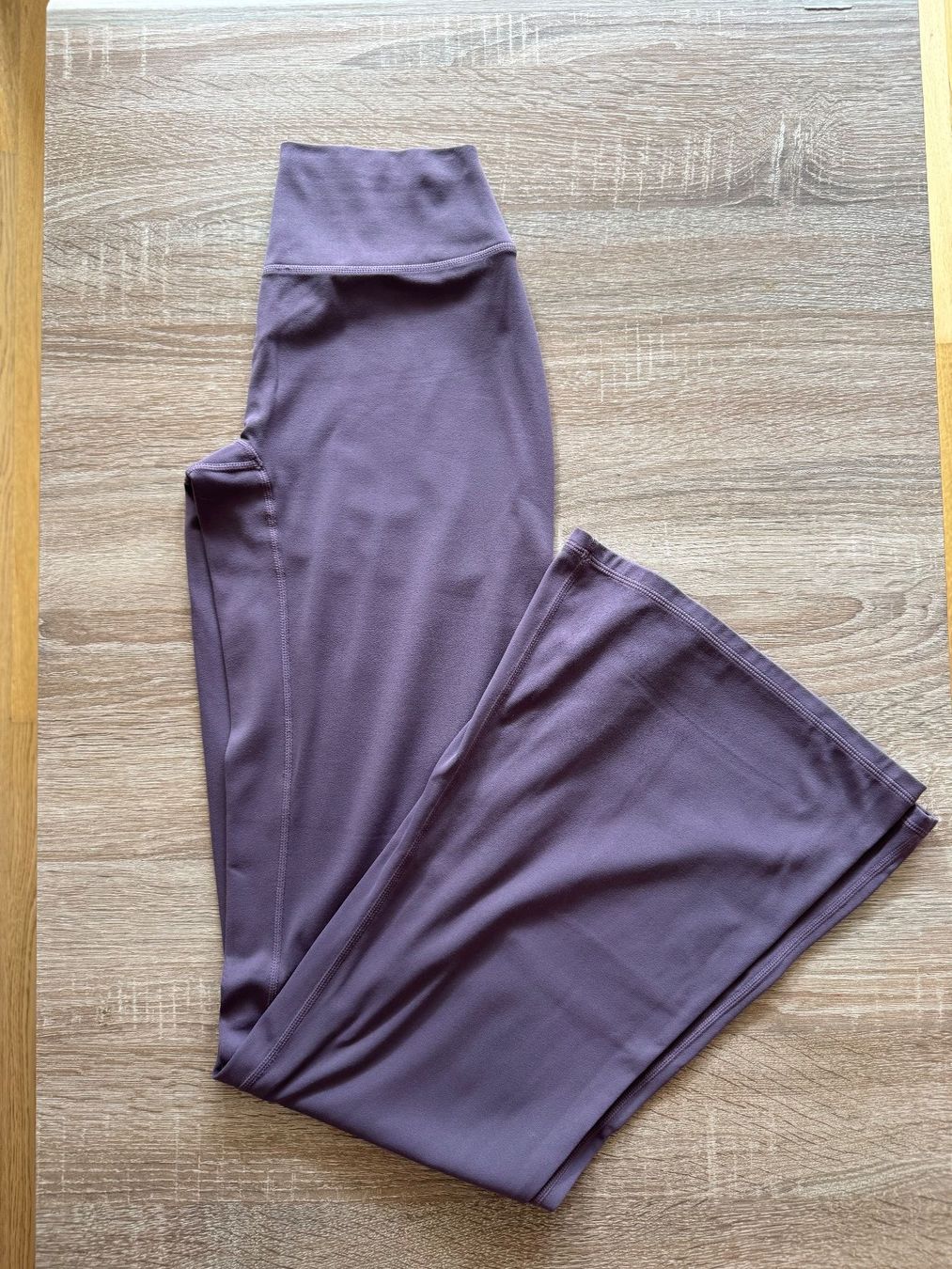 Leggings: Oner Active SOFTMOTION™ FLARED BOTTOMS - S – Nuovo (secondo la descrizione) da Zürich venduto da SNovo