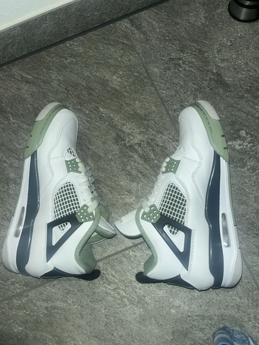 Scarpe da donna: Jordan 4 Retro Seafoam – Nuovo (secondo la descrizione) da Neftenbach venduto da anisha_capone 1