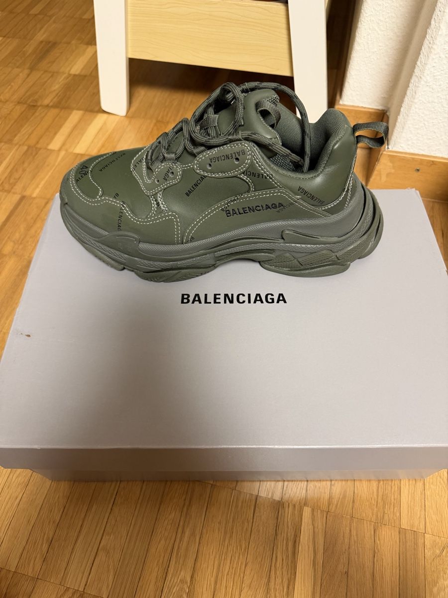 Balenciaga Scarpe da uomo: Balenciaga Triple S Size 40  – Nuovo (secondo la descrizione) da Schlieren venduto da jjfernandes99