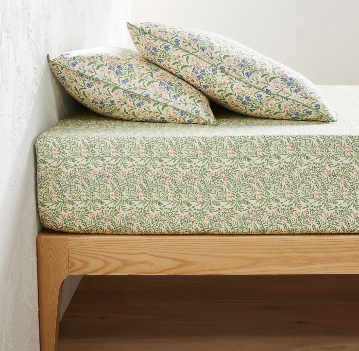 Bettwäsche: Geblümtes Fixleintuch in hellgrün, 160x200x30 – Gebraucht aus Solothurn von juliettenoemie 2