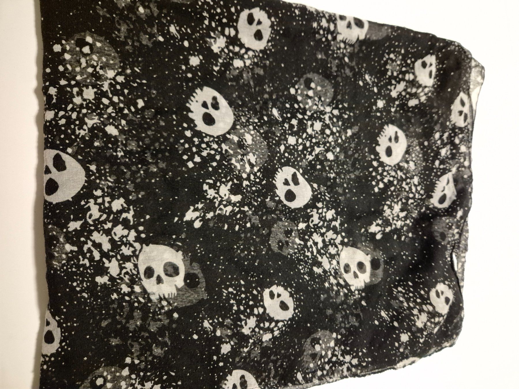 Foulard & Sciarpe: Schal mit Totenkopf – Usato da Rohrbach venduto da Punisher_CVT