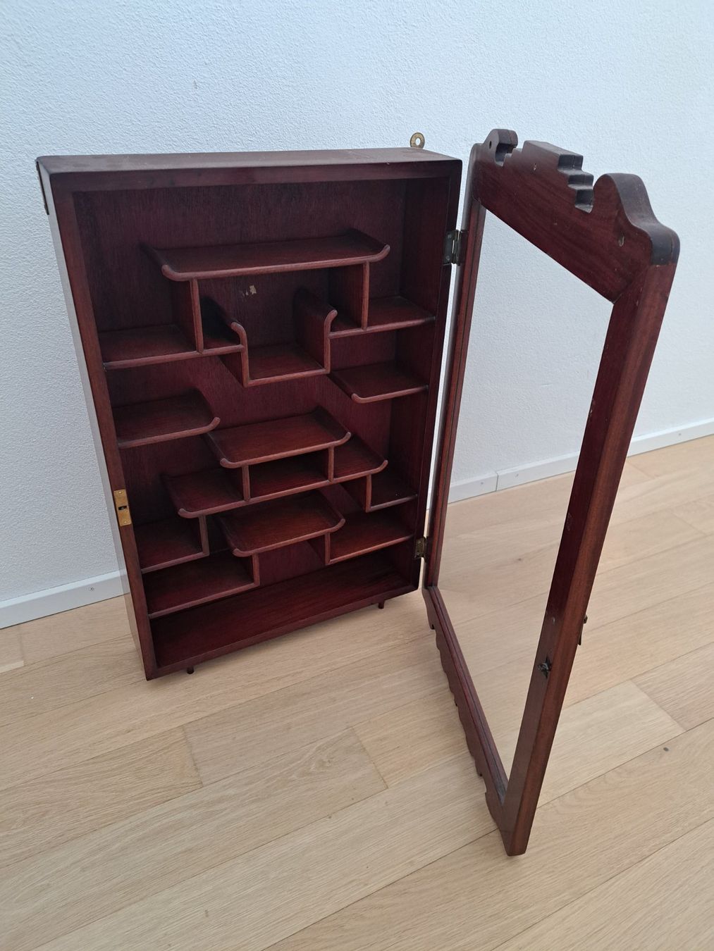 Vetrine: Chinesische Wandvitrine/ Sammlervitrine – Usato da Schaffhausen venduto da geh_stSU82 2