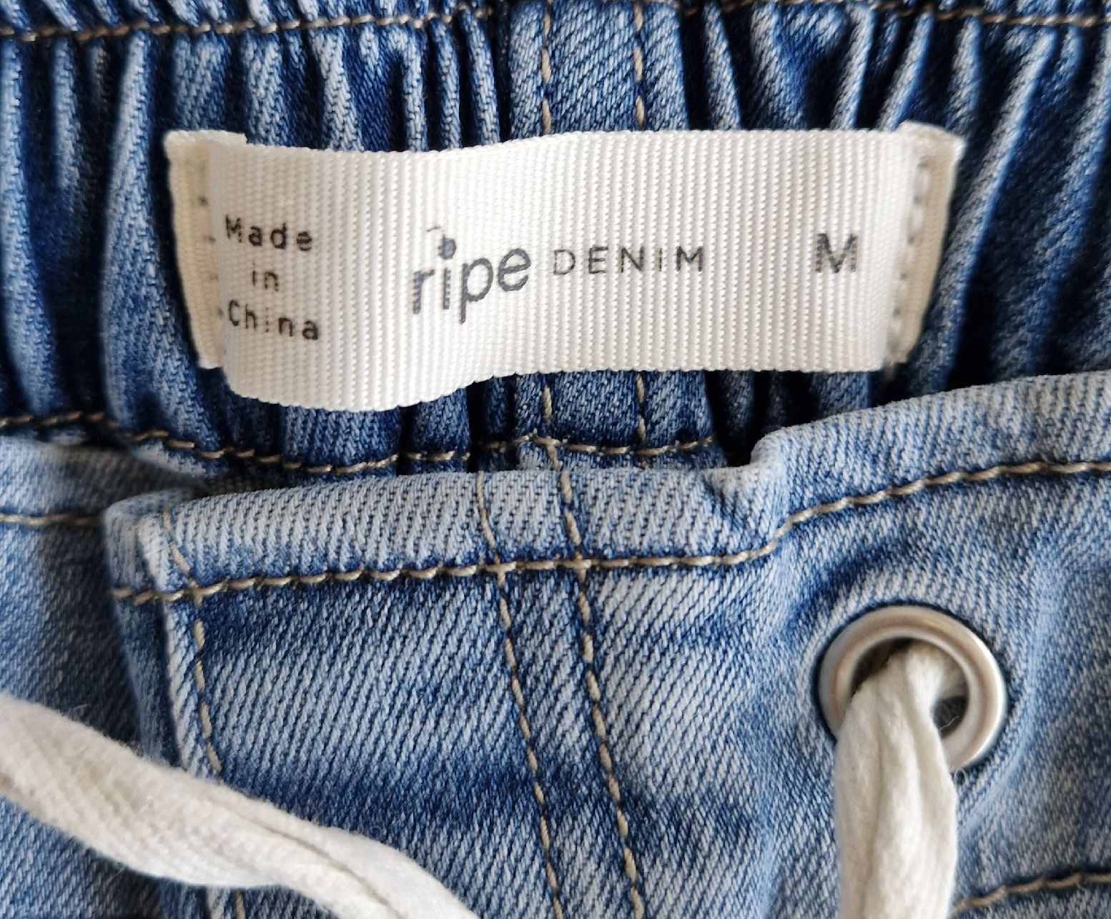 Jeans: Umstands-Mom-Jeans in Grösse M – Nuovo (secondo la descrizione) da Oberwil BL venduto da Fabe86 1
