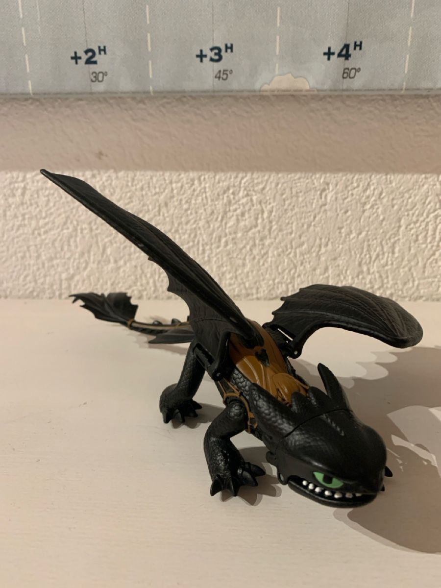 Spielzeuge: Actionfigur von Toothless wie neu – Gebraucht aus Langenthal von reg_8by5 1