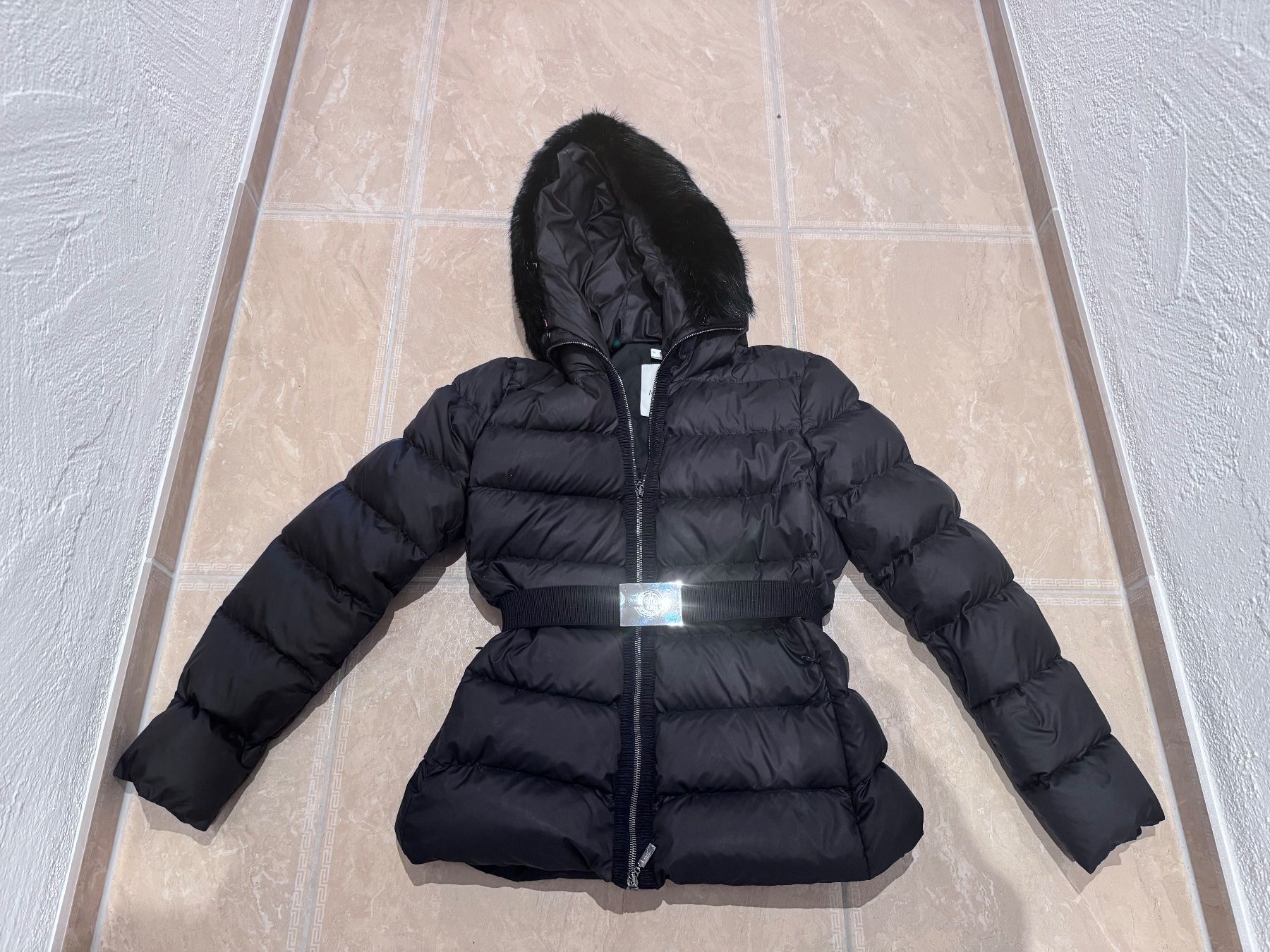 Moncler Giacche: Moncler Fabreges NWT wunderschöne Daunenjacke mit Echtfell,2 – Usato da Klingnau venduto da Markus14