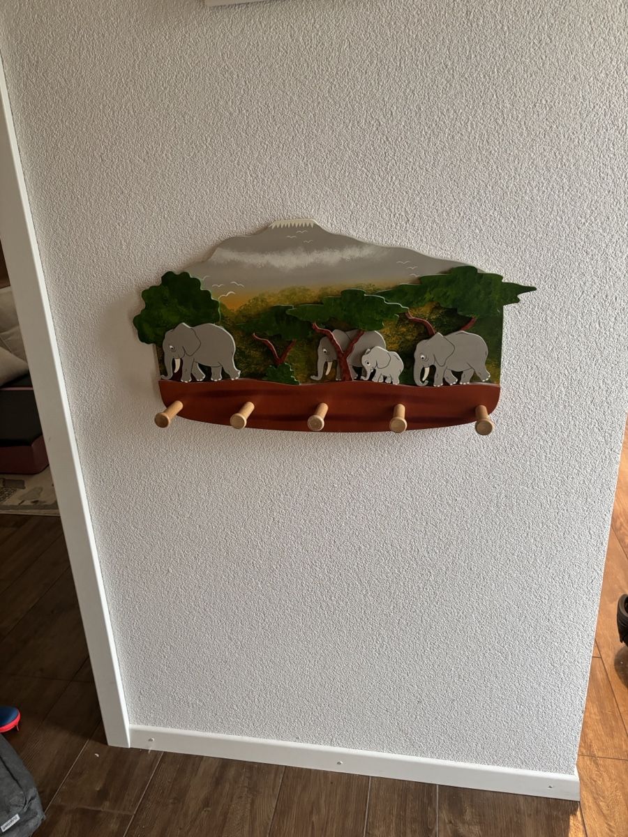 Garderobe: Kindergarderobe mit Elefantenmotiv – Gebraucht aus Zullwil von Lu_Ru_23