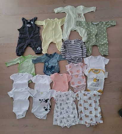 Babykleider Mädchen im Set Gr. 68 (32 Artikel)