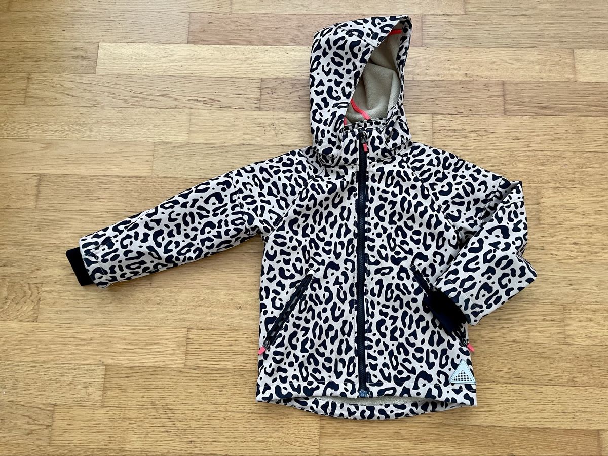 H&M Giacche & Cappotti: Kinder Softshell Jacke Gr. 116 Leopardenmuster Frühlingsjack – Usato da Kaiseraugst venduto da Jacques27 3