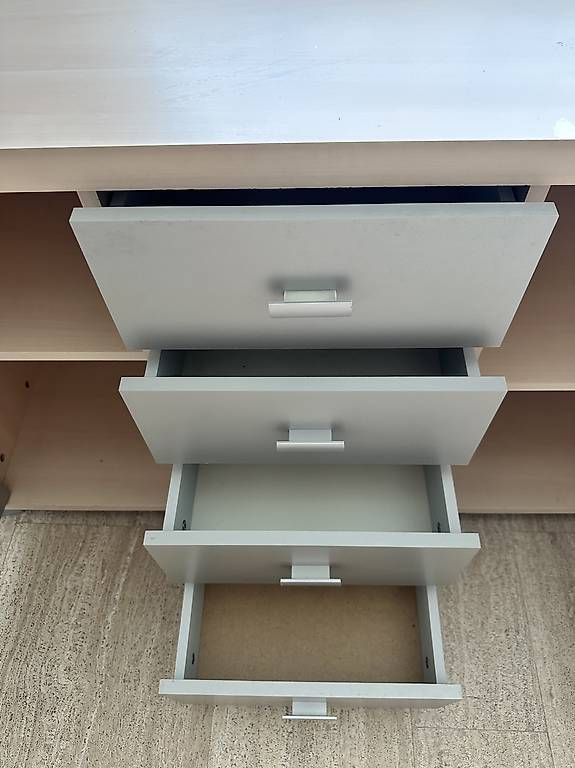 Commodes: Kommode mit 4 Schubladen und 2 Türen  – D'occasion à Küssnacht am Rigi par mis_skz5 2