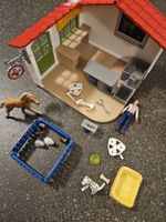 Schleich Tierarztpraxis mit Zubehör 