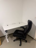 Schreibtisch höhenverstellbar weiss mit Stuhl