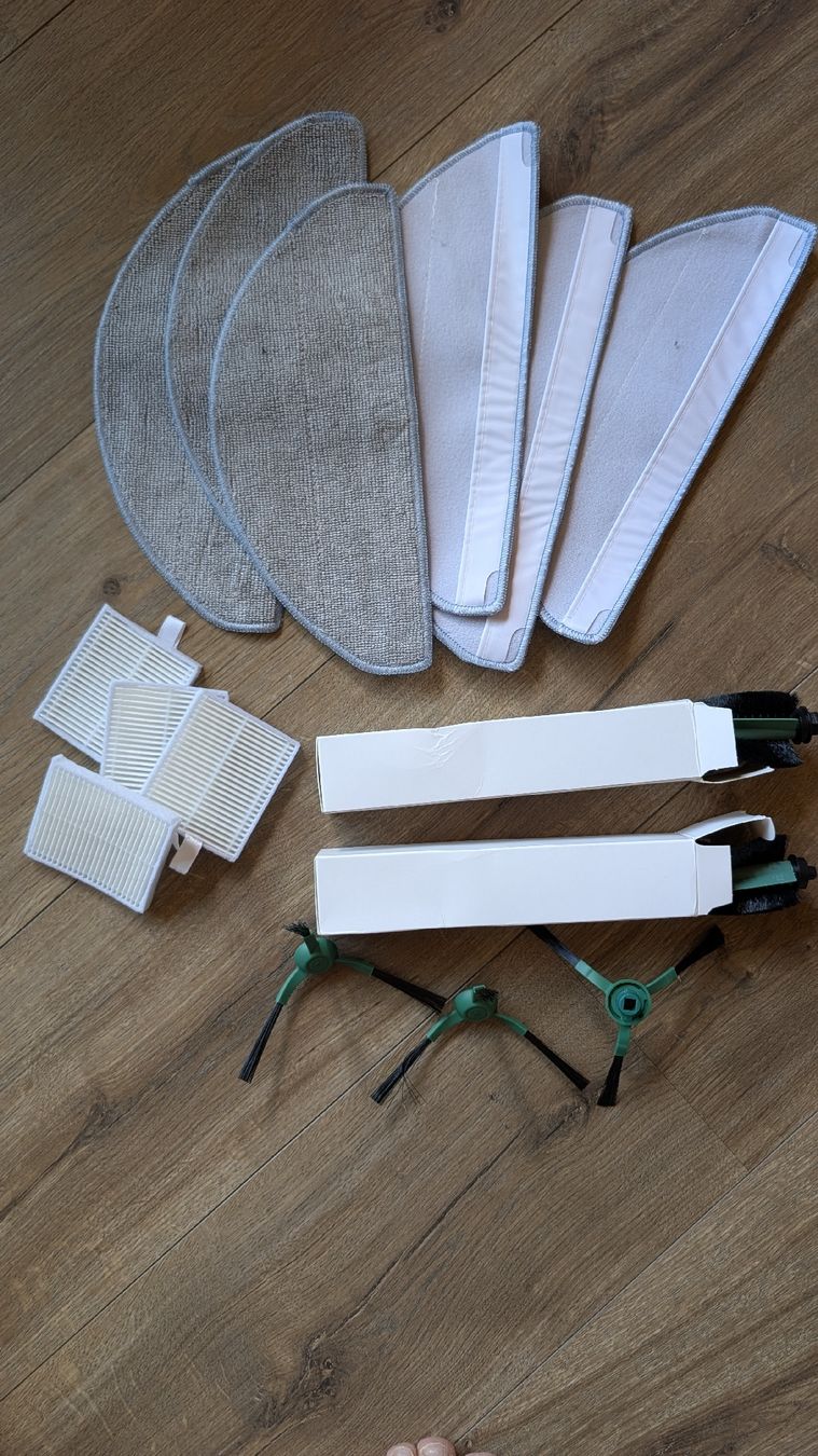 Irobot Aspirateurs & Accessoires: IROBOT - parfaitement fonctionnel,  multiples accessoires – D'occasion à Haute-Nendaz par EmptyCloset 4