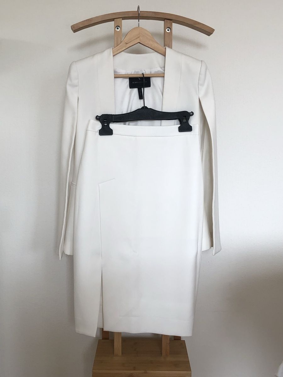 Completi & Tailleur: Ensemble blanc blazer cape et tailleur BCBG Max Azria – Nuovo (secondo la descrizione) da Clarens venduto da ale_yc7t 1