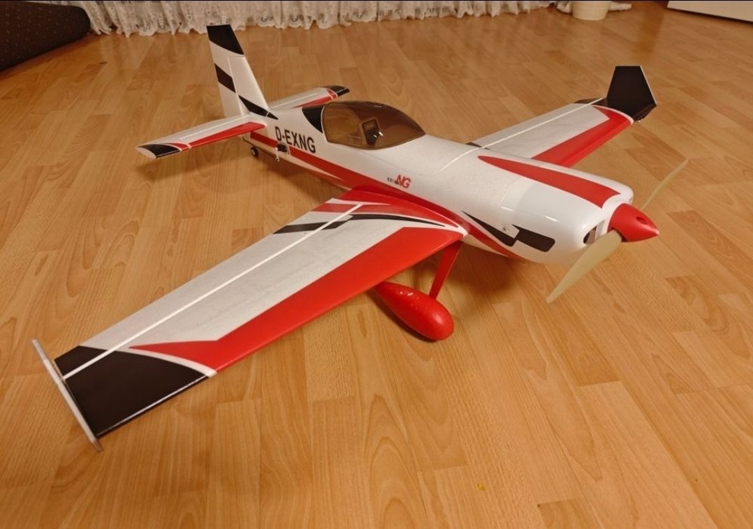 Modellbausätze & Standmodelle: Extra 300 – Gebraucht aus Glis von Luk-84