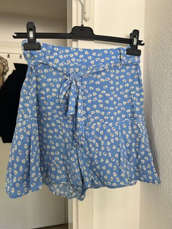 Sommerliche Zara Skorts mit Blümchenmuster, Grösse XS