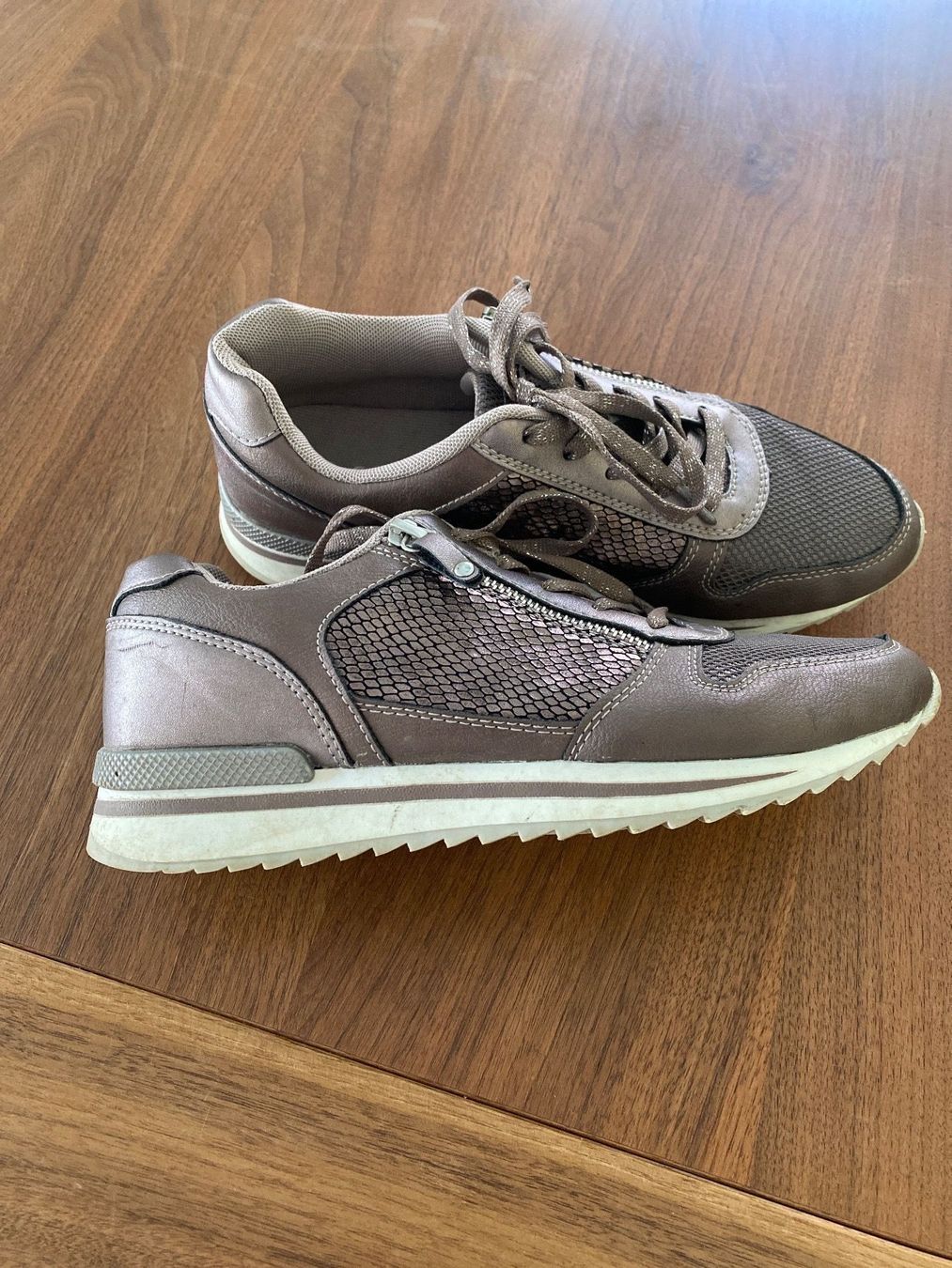 Graceland Scarpe da donna: Damen Sneaker Grösse 39 von Graceland – Usato da Schwyz venduto da Trofana 1